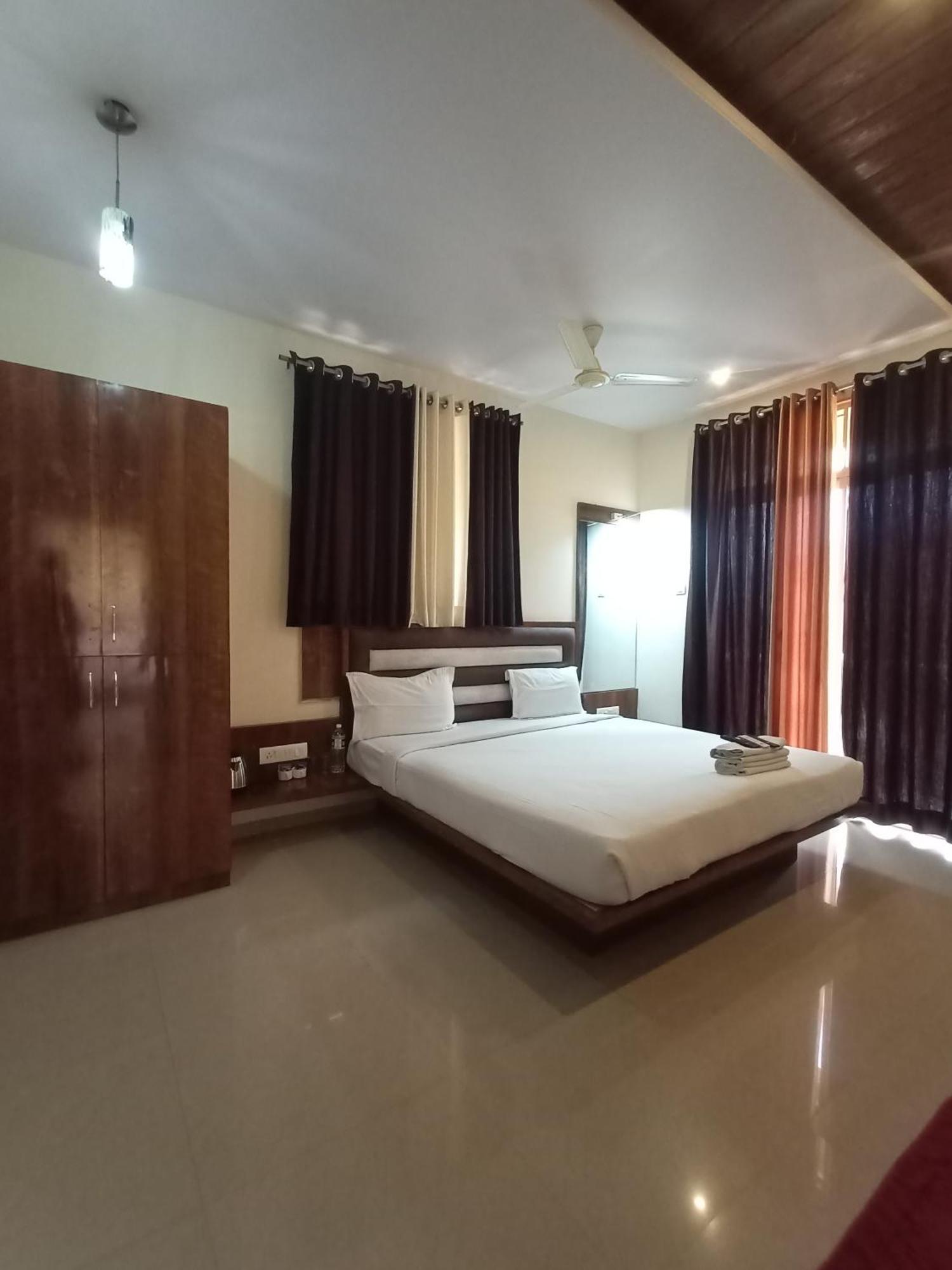 Hotel Oakwood Mahābaleshwar Habitación foto